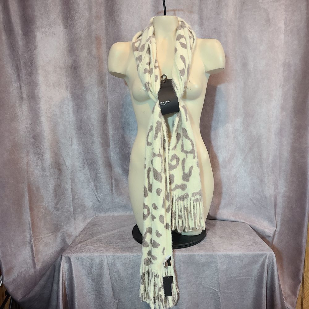 Free Press Ivory Leopard Scarf NWT‎